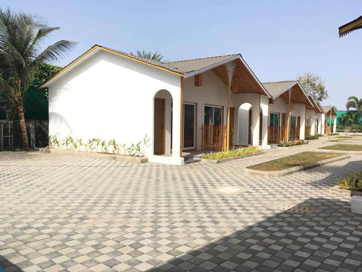 Vits Daman Devka Beach Екстер'єр фото