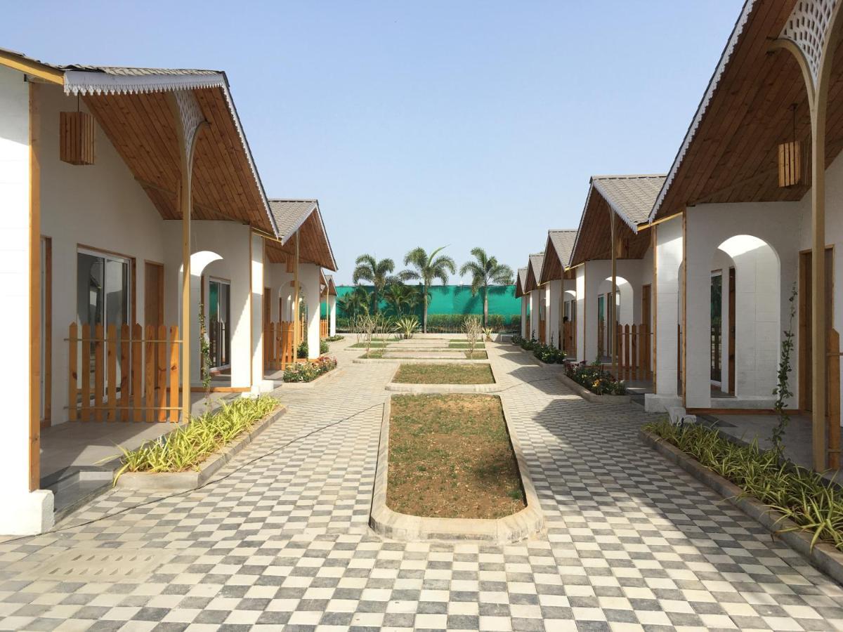 Vits Daman Devka Beach Екстер'єр фото